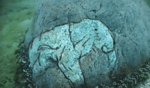 Statui bizare găsite în adâncuri