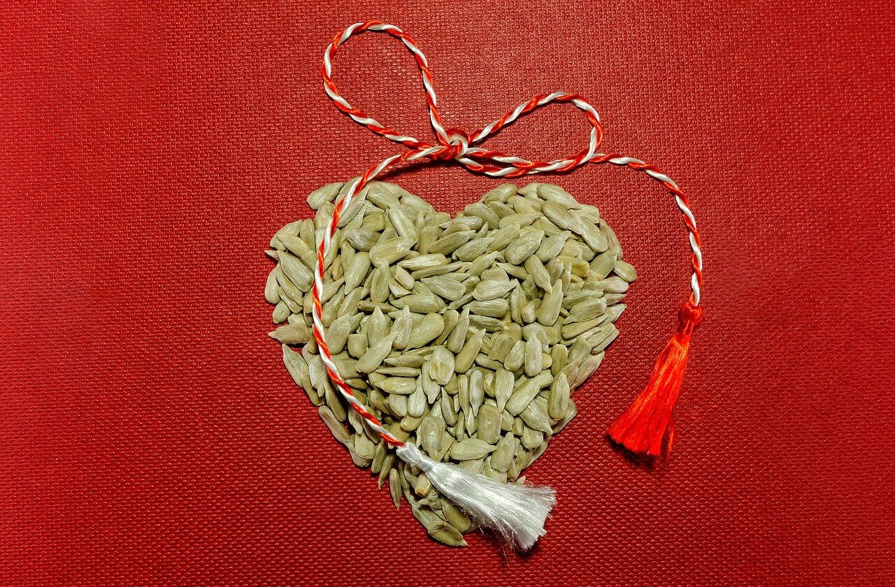 povestea mărțișorului șnur alb și roșu